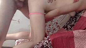 las folladas calientes que le doy a mi vecina colombiana con mi bbc en doggy y creampie