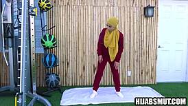 Flexible Arab housewife deepthroats trainer's cock cheating on husband during workout