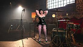 Granny Carmen Groupie Double Dildos in Metal Momma Play