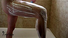Damn, watch pregnant babe shave her wet pussy in sudsy shower!