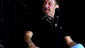 damn, getúlio vargas primo da mãe gravou com as novinhas no sofá da mansão... carlos urach em see through red 👀