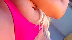 loira gostosa fingers her wet pussy wildly