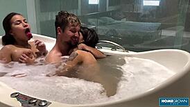 Kinky Scarlett Taylor And Girlfriend Share Thick Cock In Wild Ride