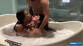 Kinky Scarlett Taylor And Girlfriend Share Thick Cock In Wild Ride