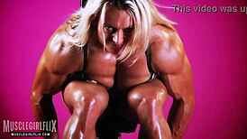 Buff Brigita Brezovac flexes ripped muscles in sexy bikini workout
