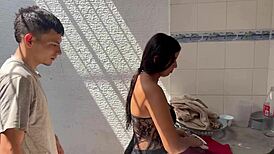 follando a mi hermanastra por lavar su ropa interior