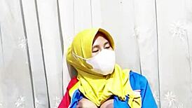 hijab girl fingers hairy pussy with toy before work rush