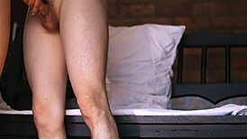 la mejor amiga cheats with him alone in living room
