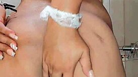 Enticing transsexual lola tempts with curves