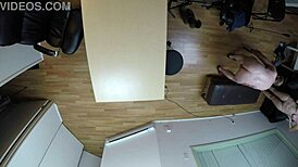 can audrey decker deepthroat this huge cock without gagging??