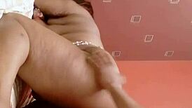 wanna see this shaved pussy up close??