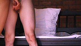 la mejor amiga cheats with him alone in living room