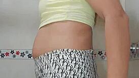 Enticing transsexual lola tempts with curves