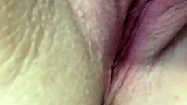 hey i'm gonna play with my pussy and dildo before family dinner hits