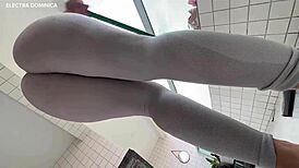 contratei essa prostituta brasileira voyeur com delícia de bunda toda molhada