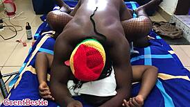 couple goes deep in missionary homemade pounding her till she screams 😍💦