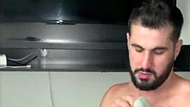 muscular brazilian bodybuilder slave chupando pau enorme no casting bdsm first time