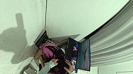 housewife pays the tech with her big ass while hubby’s out 🍑😈