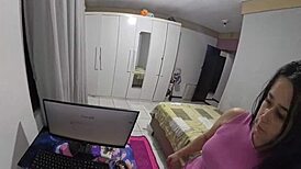 housewife pays the tech with her big ass while hubby’s out 🍑😈