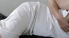 damn lagi horny banget cewek hijab indo main di taman sampe ke hotel deket buat bokep pov gila...