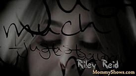 Pussylicking Milf Teases Teen Into Scissoring Bliss