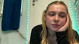 fat teen bbw fingers wet pussy to squirting orgasm quickie in bathroom mirror