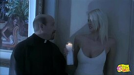 Two experienced sluts kiss lick clits in passionate bedroom lesbian sex