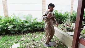 Repairman gets lucky pounding nympho housewife pussy