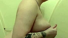 hey i'm oiling up my juicy chubby curves in the tub right now...