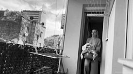 chubby babe hangs laundry naked on balcony flashing shaved pussy to neighbors! 😏👀🍑