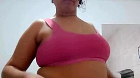 chubby ninfeta shakes her wet pussy dancing funk