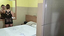 MEU COLEGA DE QUARTO SAI DO BANHO DE CUECA E ME CONVENCE A FODER ANTES DA BALADA BBW INTERRACIAL
