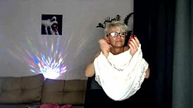 uhh my stepmom's such a webcam whore makin me so horny 22