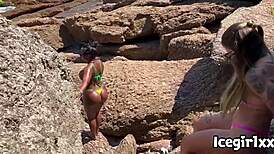 festinha na praia quase pegos com latina gostosa