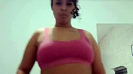 chubby ninfeta shakes her wet pussy dancing funk