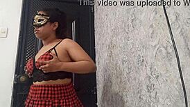Exotic dancer spreads open pussy for steamy warmup