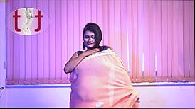 Indian beauty dazzles at fashion fiesta in gorgeous saree