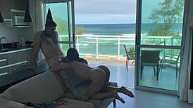 cheguei da praia louca pra foder e gozei no pauzão do negão tatuado