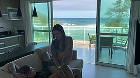 cheguei da praia louca pra foder e gozei no pauzão do negão tatuado