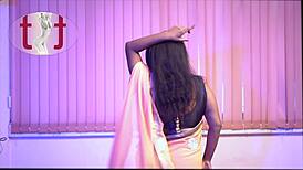 Indian beauty dazzles at fashion fiesta in gorgeous saree