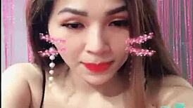 nhảy sôi động lộ hết hàng sexy luôn
