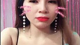 nhảy sôi động lộ hết hàng sexy luôn