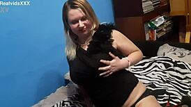 wanna fuck my chubby neighbor she teases guys in chat to meet up