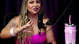 depois de contar que ubiu na privada pra comer a mulher no banheiro, ele usa vibrador na buceta dela enquanto ela nao sabe se aceitaria um relacionamento liberal com o casal pitoco watch on sheer red