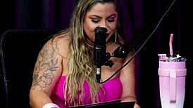 depois de contar que ubiu na privada pra comer a mulher no banheiro, ele usa vibrador na buceta dela enquanto ela nao sabe se aceitaria um relacionamento liberal com o casal pitoco watch on sheer red