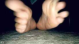 hey danifeetxxx your sexy toes got me hooked on this foot fetish vibe