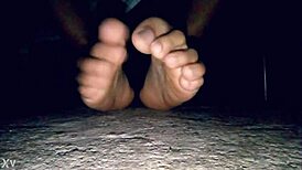 hey danifeetxxx your sexy toes got me hooked on this foot fetish vibe