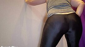 Chubby Milf Soaks Her Leggings in Wet Pee Gaping Fetish Play