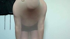 Carmen nylonjunge slips into full body nylons for barefoot fetish tease
