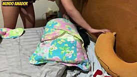 Fumando um baseado com a travesti antes de foder o rabo dela